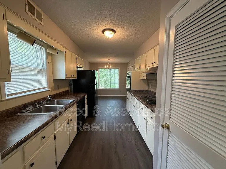 2292 Eastover Dr — Photo 4
