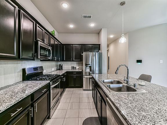 5th image of 2742 Torrey Pines Drive