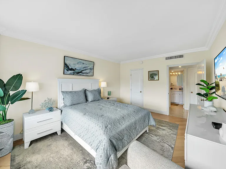 250 N Bradley Pl #402 — Photo 29