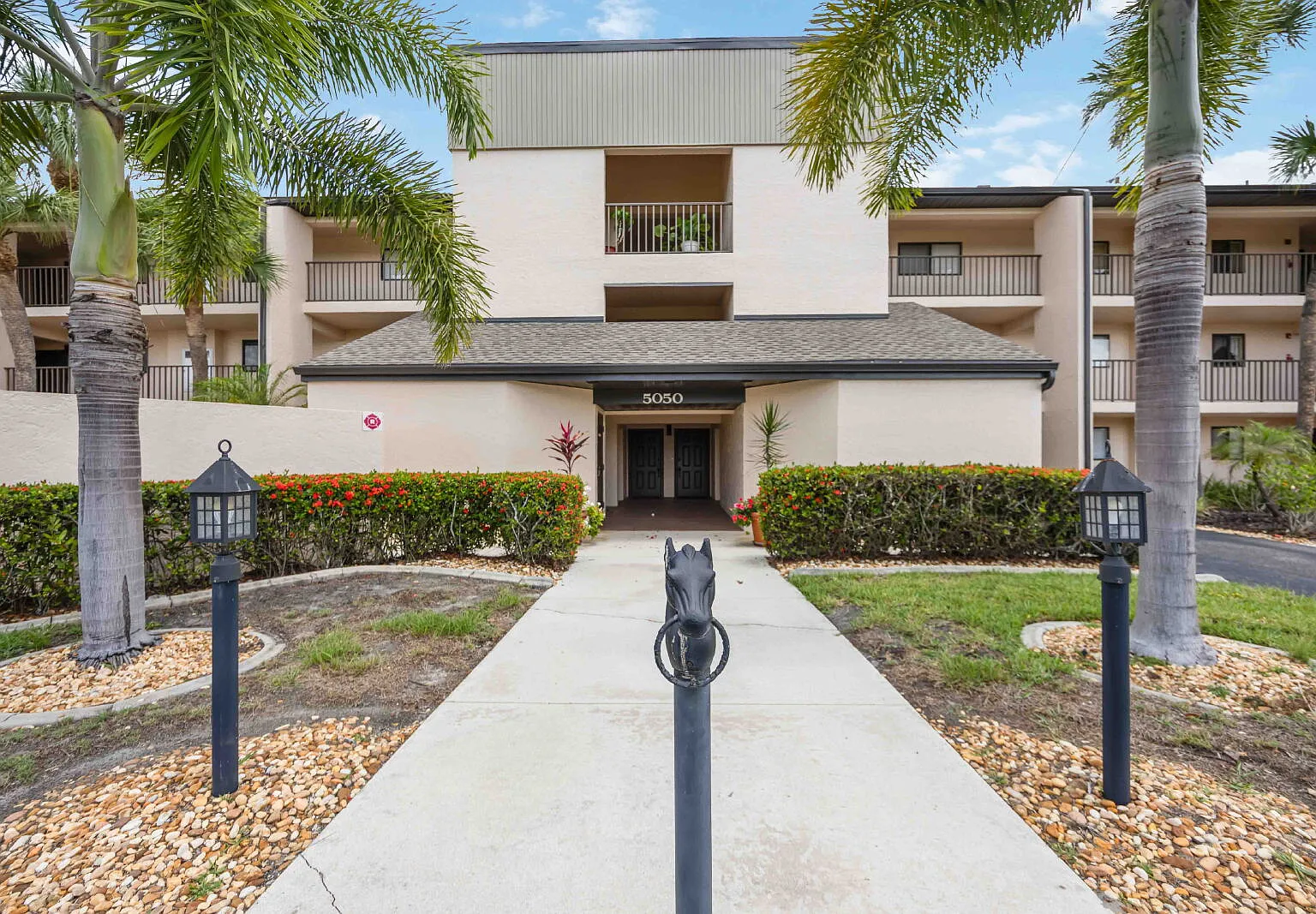2 bed, 2.0 bath, 1363 sqft, $4,500 — Photo 1