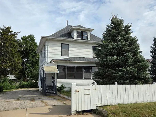 2828 33rd Ave SW, Cedar Rapids, IA 52404
