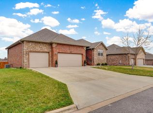 761 E Diamond Ave, Nixa, MO 65714