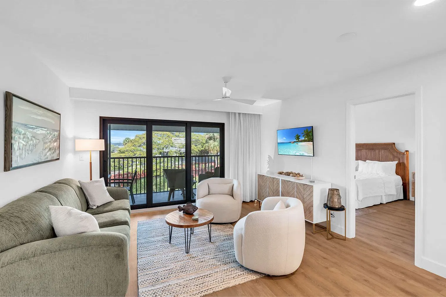 2 bed, 2.0 bath, 861 sqft, $5,844 — Photo 2