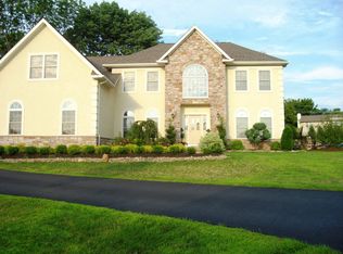 1 Coverdale Ln, Langhorne, PA 19047