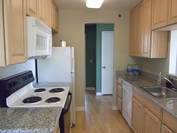 3rd image of 665 Dartmoor Ln #254