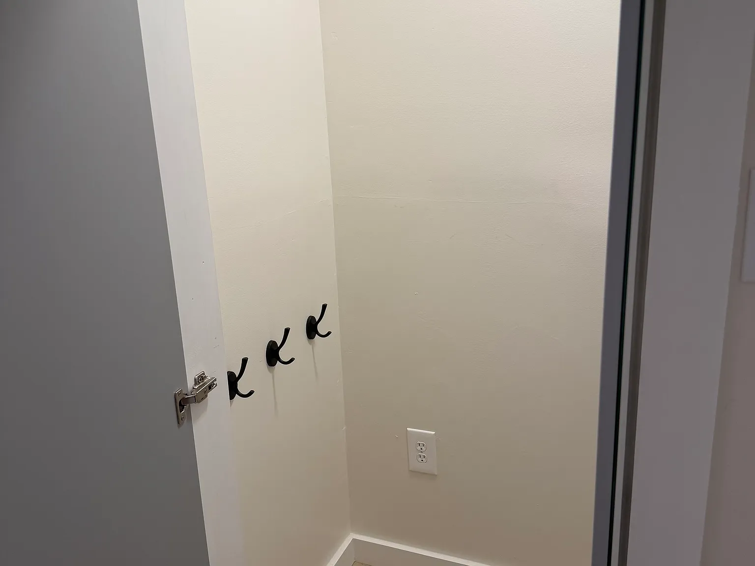 8 Russell Ave — Photo 4