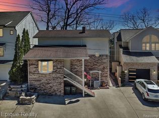 423 Shady Oaks St, Lake Orion, MI 48362