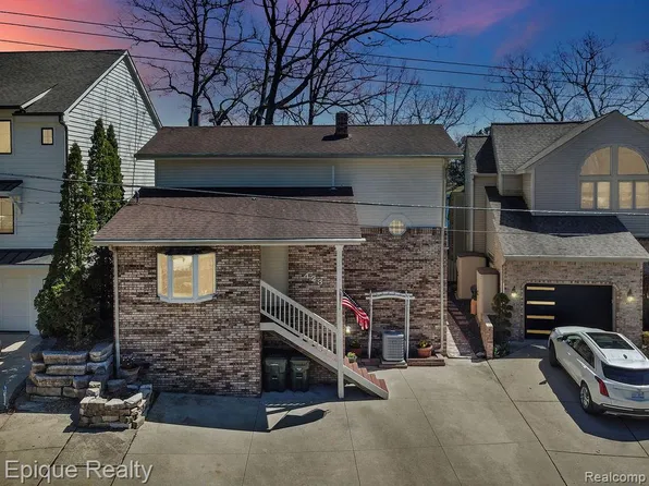 423 Shady Oaks St, Lake Orion, MI 48362