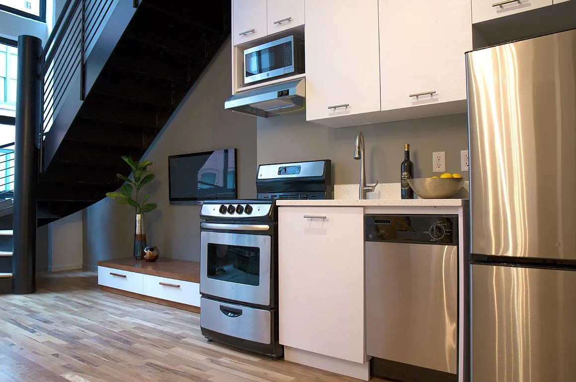 Studio, 492 sqft, $1,750 — Photo 3