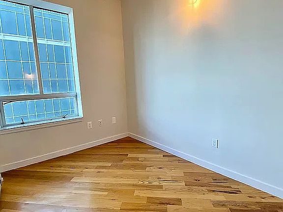 4th image of 2928 41st Ave APT 604