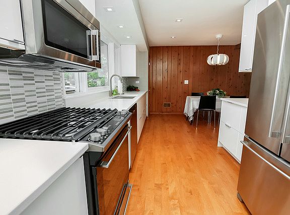 3rd image of 915 S Dunton Ave