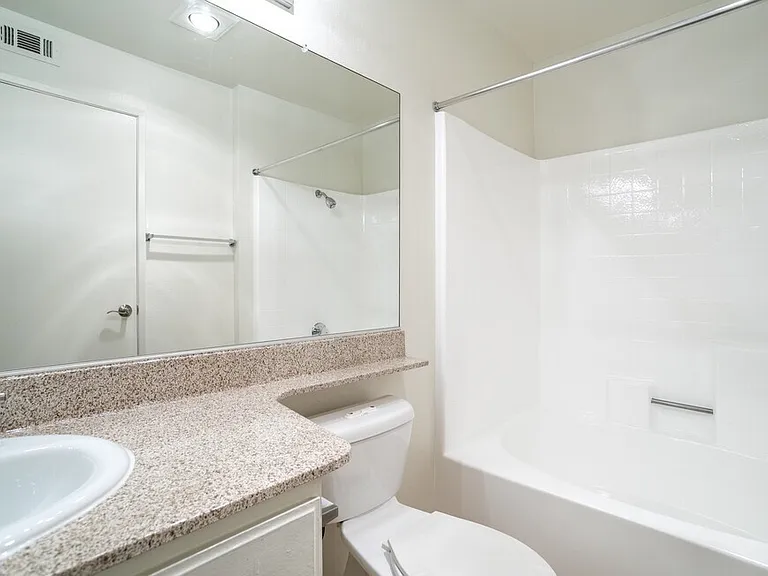 Aventine Apartment Homes — Photo 13