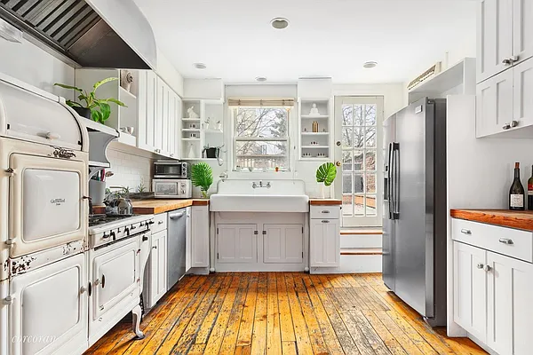 Rented by Corcoran | media 17