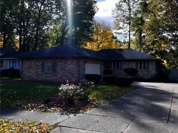 2851 Carlton Dr NW, Warren, OH 44485