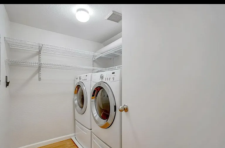 1070 Spring Valley Cmn — Photo 19