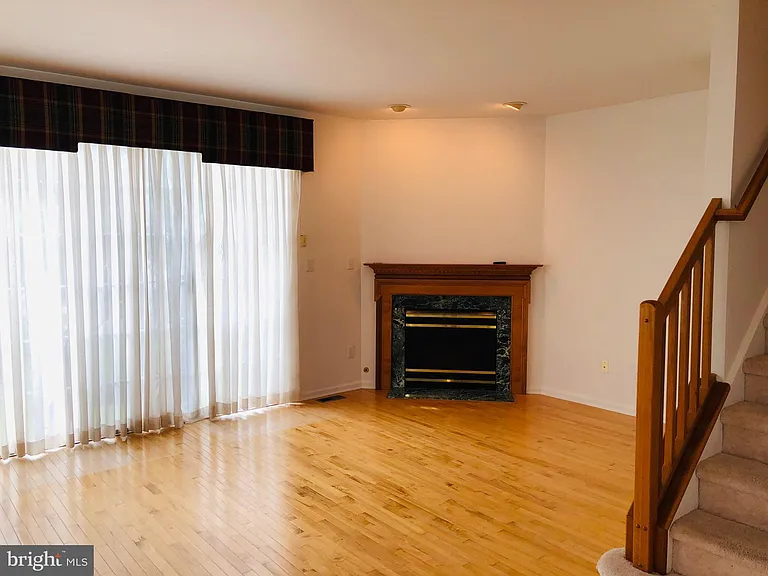 1081 Chanticleer — Photo 7