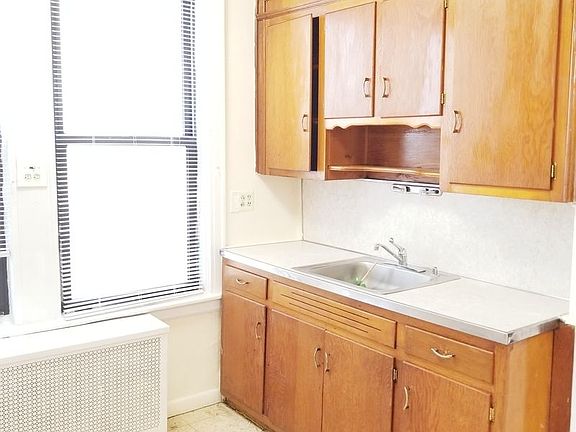 4th image of 24-19 41st St