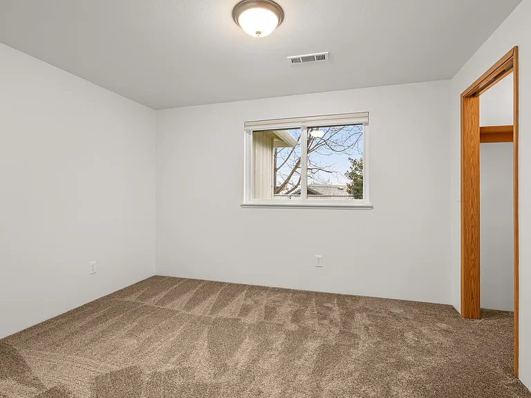 Talent Parkside Apartments — Photo 45