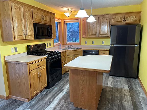 3rd image of 38495 Hillshire Ave