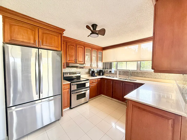 690 Teniente Cesar Luis Gonzalez Ave — Photo 18