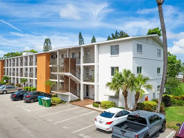 5882 Canal Dr #J7, Bradenton, FL 34207