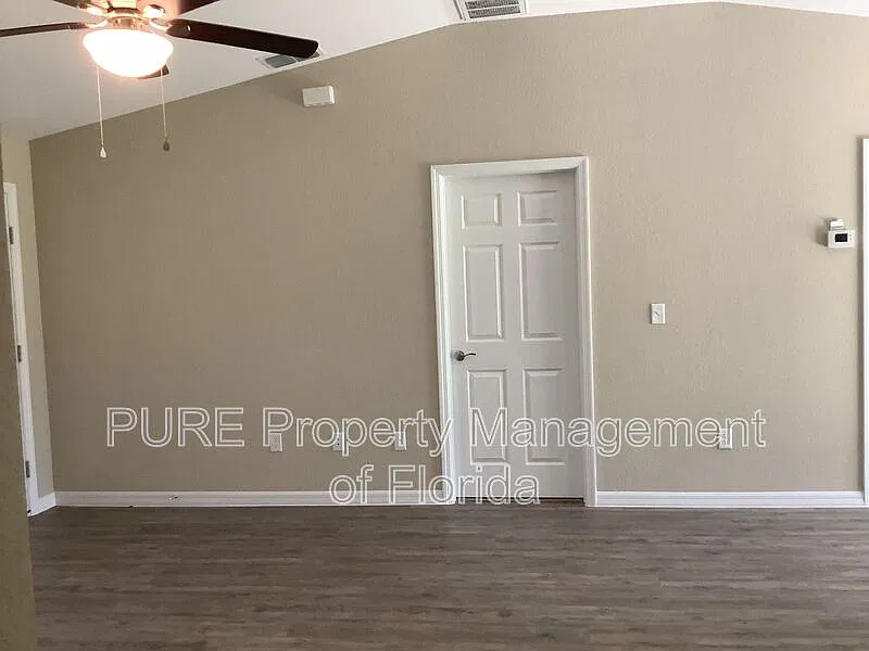 3 bed, 2.0 bath, 1000 sqft, $1,425 — Photo 4
