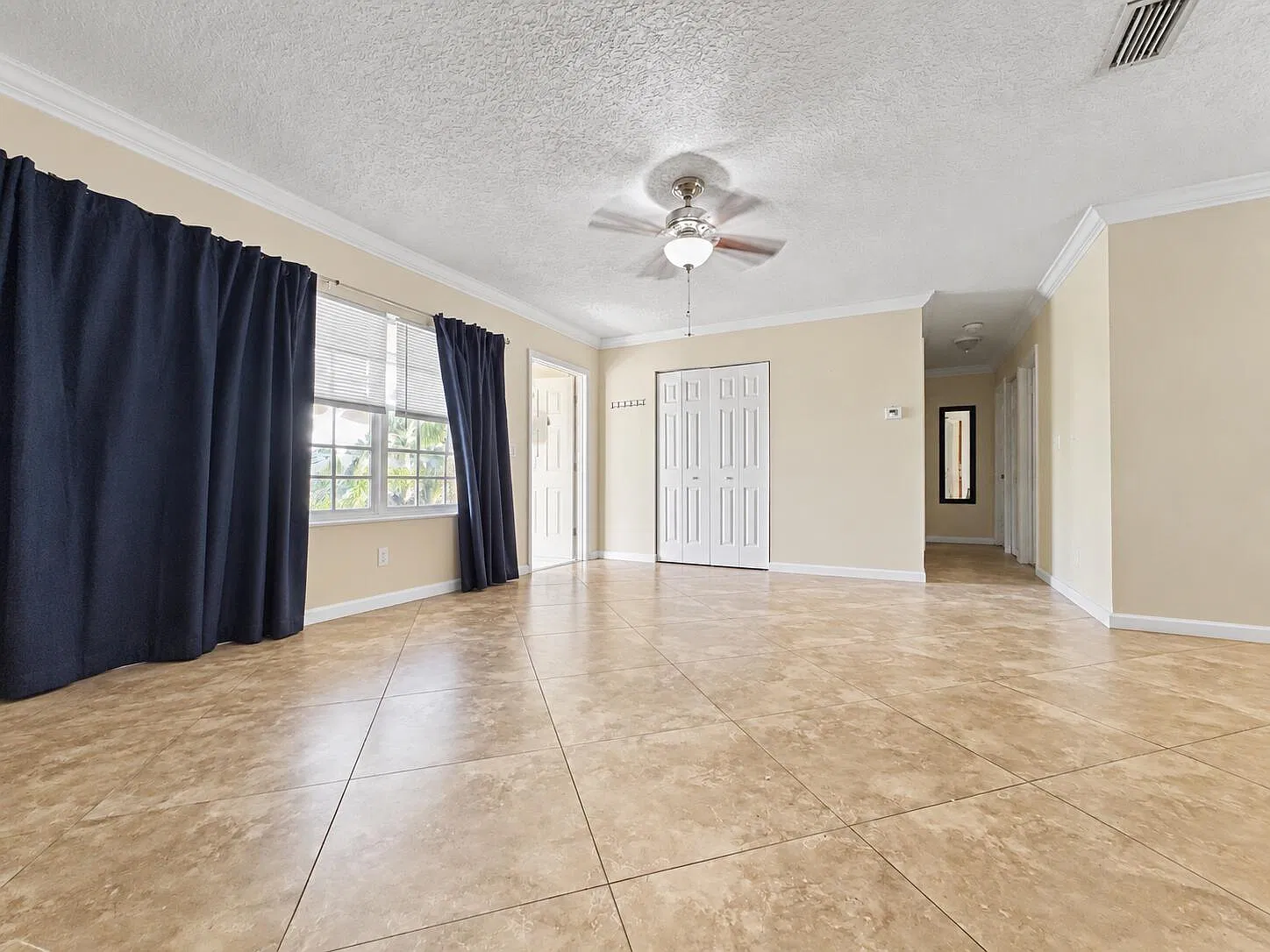 3 bed, 2.0 bath, 1045 sqft, $3,750 — Photo 4