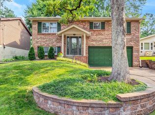426 Oak Tree Dr, Saint Louis, MO