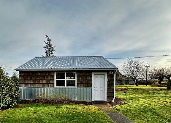 detached 2 car garage