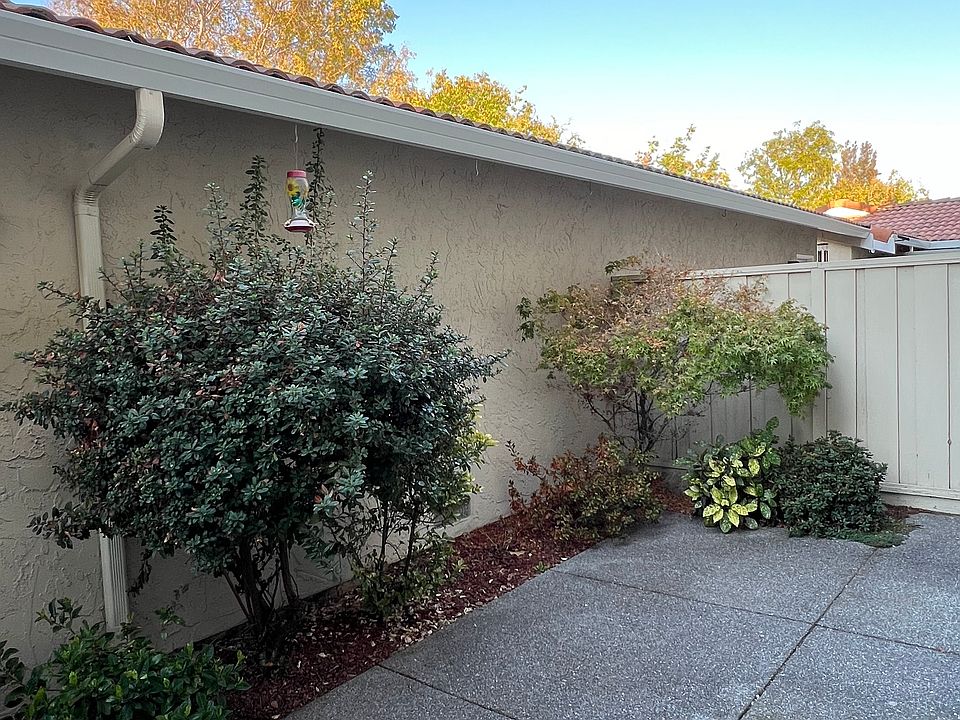 1st image of 466 W Hacienda Ave