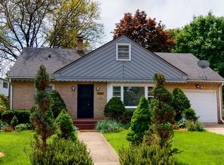 2215 Oaklawn Ave, Rockford, IL 61107