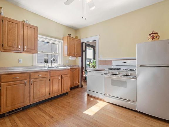 2nd image of 36 Bradford St #36
