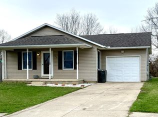 108 W Concord Ln, Bloomingburg, OH
