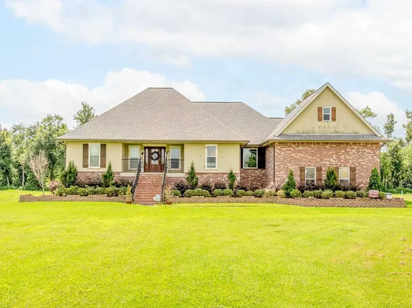 521 Cypress St, Raceland, LA 70394