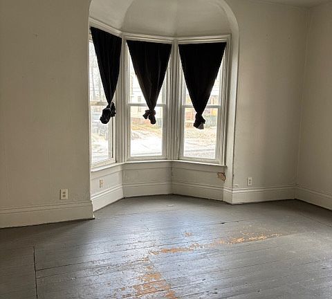 3rd image of 211 Spink St #B
