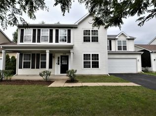 1620 Victoria Park Cir, Aurora, IL 60504