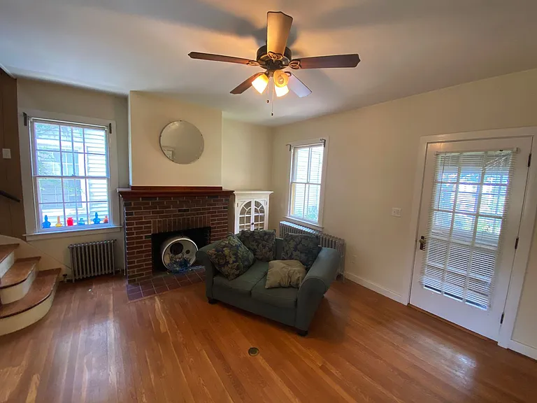 137 Nicoll St. — Photo 7