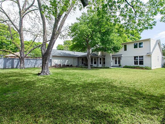 2nd image of 13923 Carillon Dr
