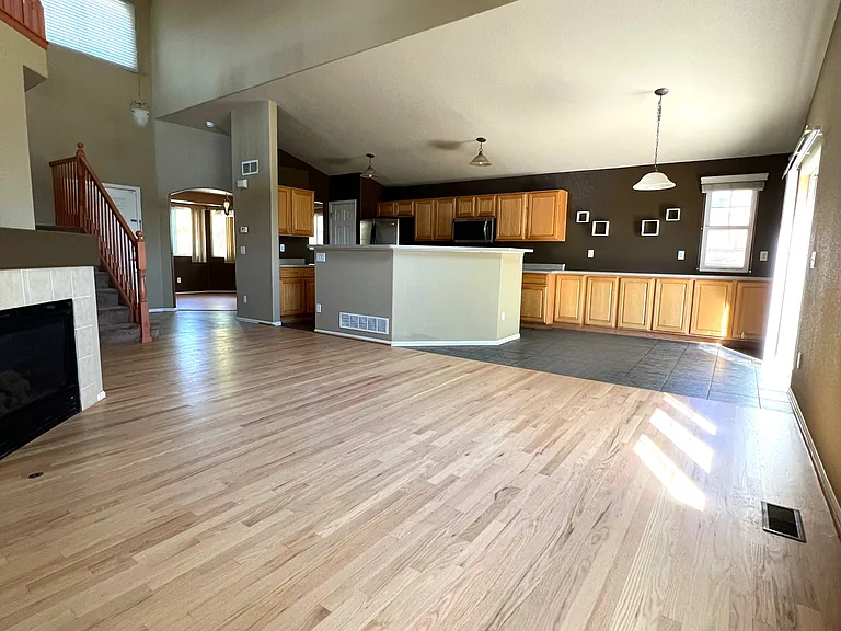 20600 E Dartmouth Dr — Photo 2