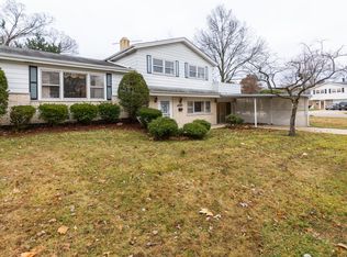 8845 Willow Rd, Oak Lawn, IL 60457