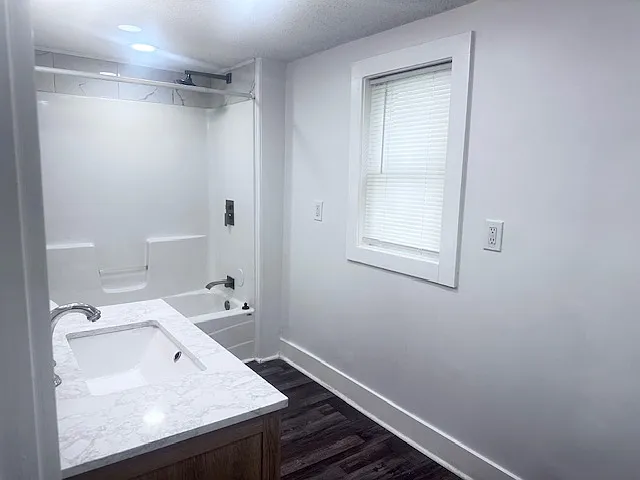 8222 NE Flagor Rd — Photo 2