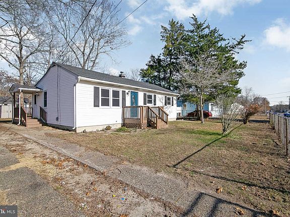 3rd image of 606 Berkeley Dr
