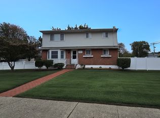 202 Birch Ave #1, Farmingdale, NY 11735