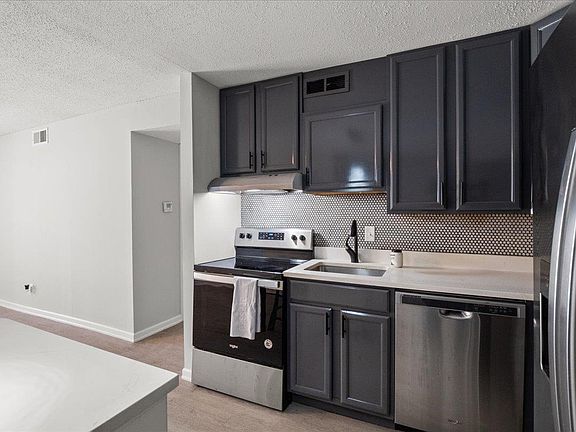 5th image of 2836 Blackforest Dr APT B