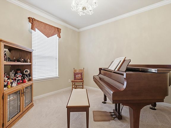 3rd image of 349 Balboa Ct