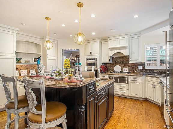 4th image of 8695 Meadow Creek Dr