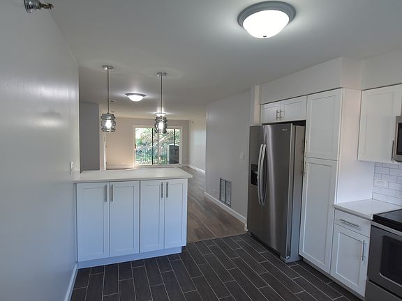 2nd image of 4106 Cove Ln APT B
