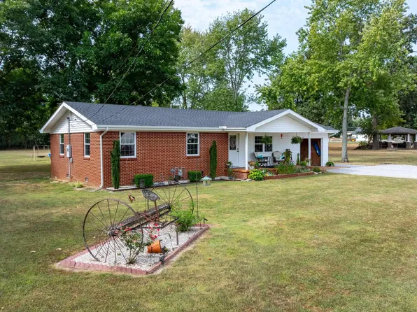 619 E Center St, Cave City, AR 72521
