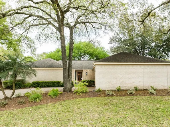 1626 Lake Bluff Dr, Seabrook, TX 77586