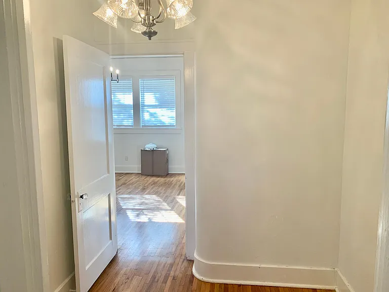 303 N Van Buren St — Photo 17